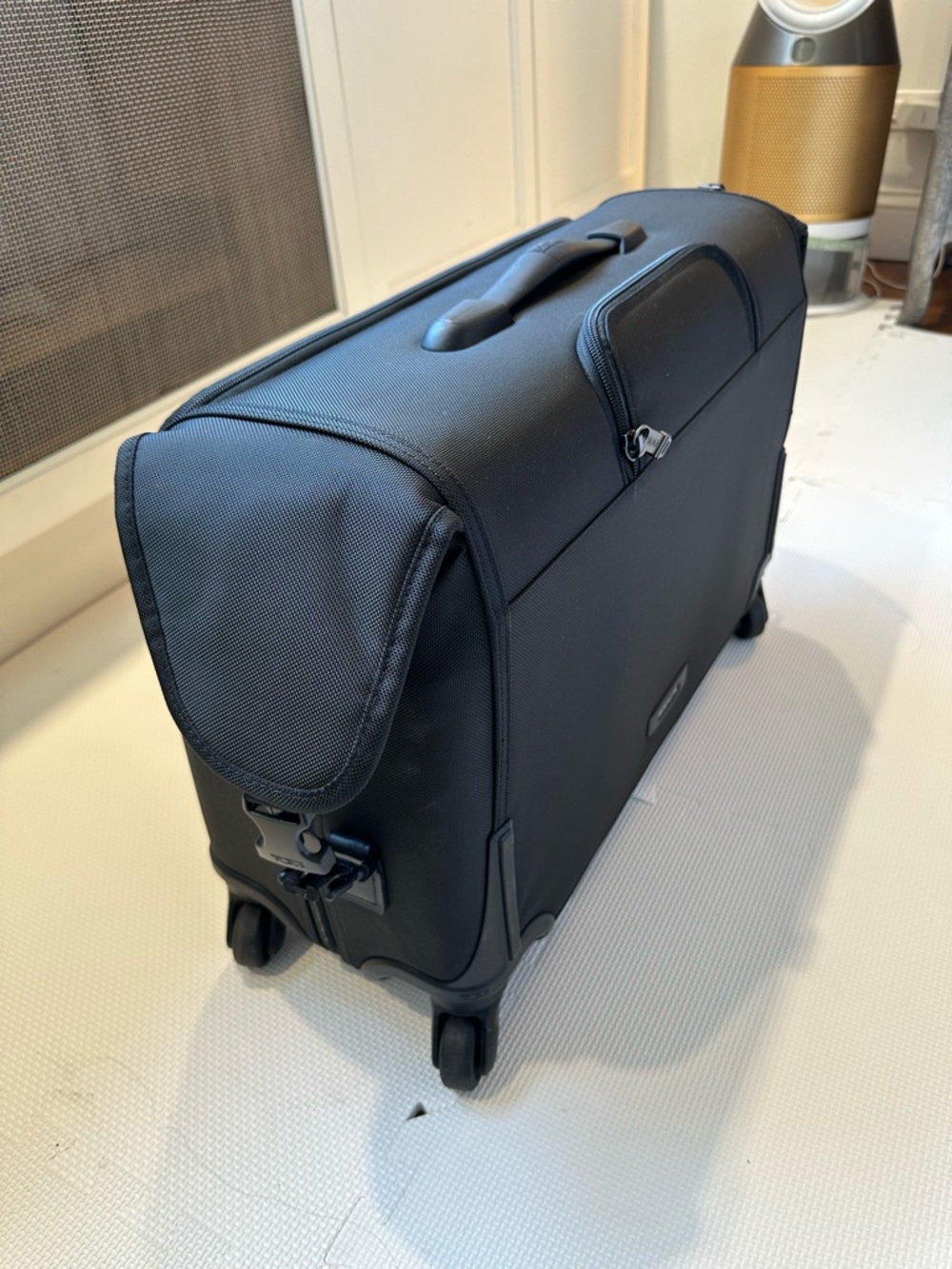 Tumi Black Rolling Business Carry-On with Front Organizer - Picture 3 of 14
